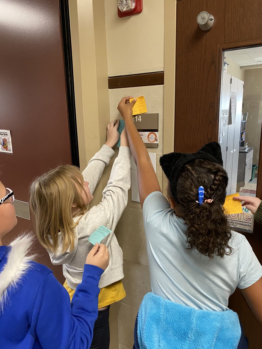 Plummersclass's tweet photo. So many Rue staff members make an impact on our students. Today during class meeting, our students wrote notes as part of World Kindness Day to thank them. #ruecrew #LevelUpCB #worldkindnessday https://t.co/ZnsrTSPK5t