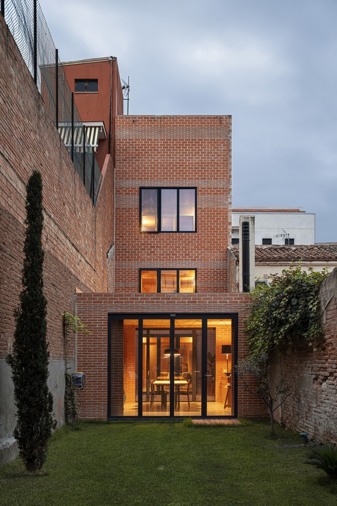 SerArqui's tweet photo. Casa 1721 
Arquitectos. HARQUITECTES ( https://t.co/QEGDnufD8w )
Ubicación. GRANOLLERS, ESPAÑA
Área. 144.00m²

@SerArqui 
https://t.co/flME1MgFVb
#SerArq https://t.co/tkYg2aAeE0
#arquitectura #proyectos #construccion #architecture https://t.co/yZUdSmi0t2