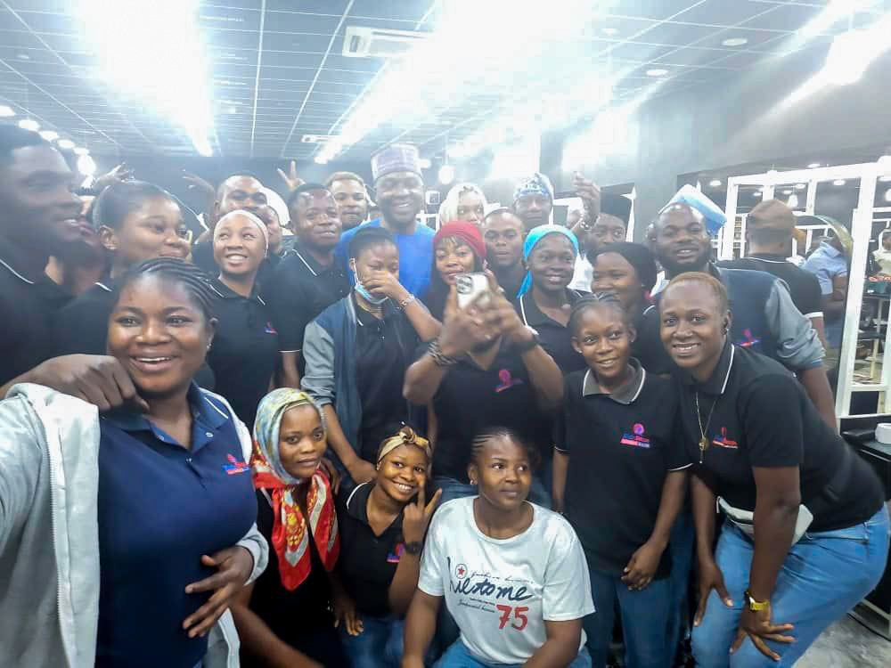 bukolasaraki's tweet photo. I spent some time at the Palms Mall in Ilorin earlier today. There, I visited Edibles Restaurant, Hair Sense Salon, Bolz Grillz, and Halal Stores all owned by Kwarans and non Kwarans. https://t.co/YnOWkMjdwU
