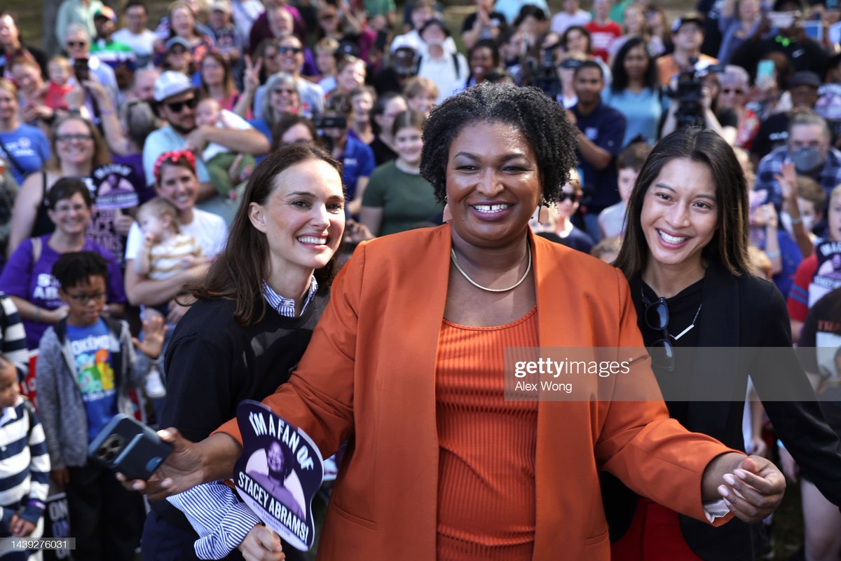 Democratic Georgia gubernatorial candidate Stacey Abrams (C) poses for photos with supporters, actress Natalie Portman and Democratic candidate for Georgia Secretary of State, and Georgia State House Rep. Bee Nguyen during a stop of her campaign bus tour 📸: @alexwongcw