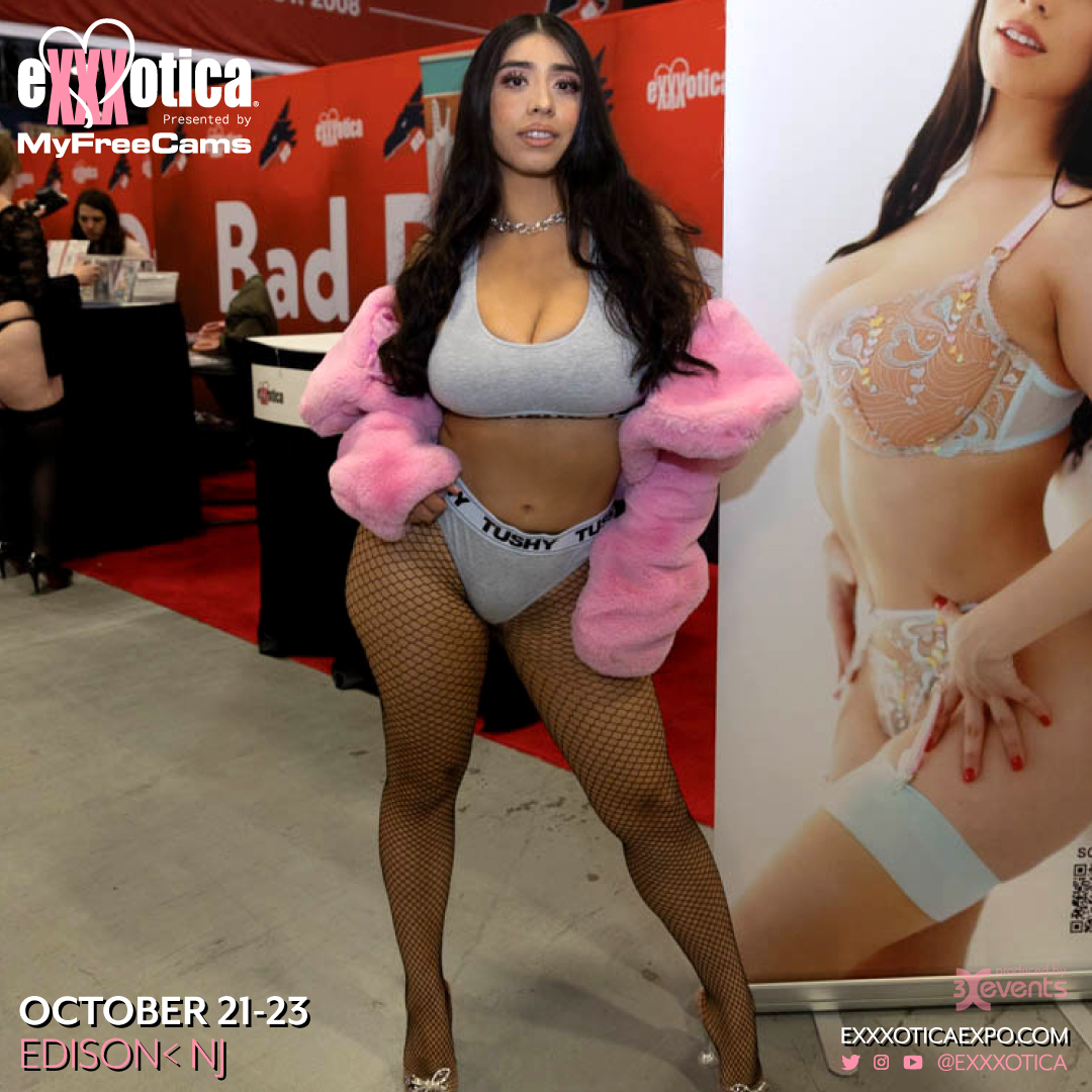 EXXXOTICA Expo on X: Official EXXXOTICA NJ Photo Album! Featuring Violet  Myers (@violetsaucy) at Bad Dragon's (@bad_dragon) booth & so much more!  Relive the moments, tag & share with your friends! t.coV8mdBa0DYU #