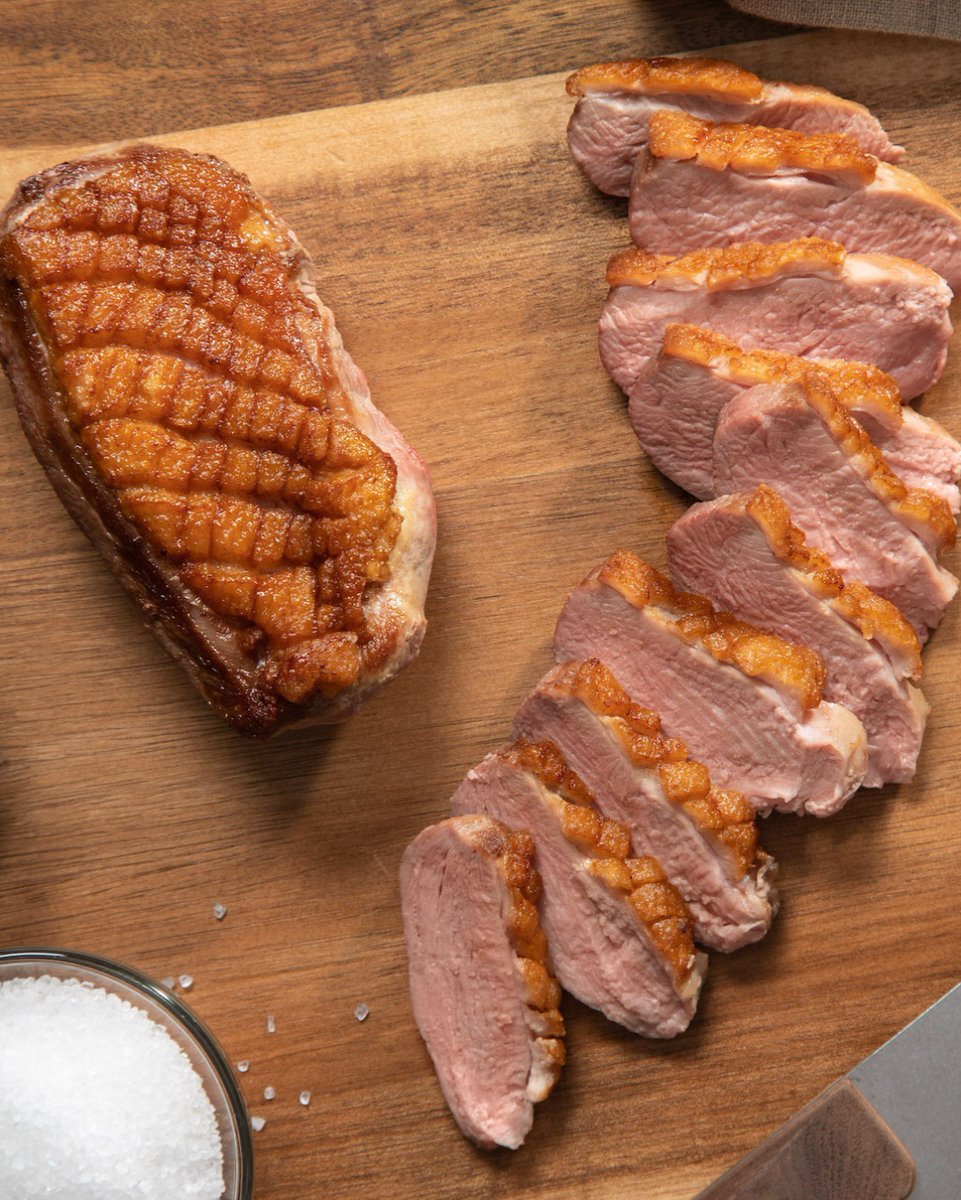 sdfoodwine's tweet photo. @MapleLeafFarms brings their premium farm-to-fork boneless duck breast to #SDBayFest for our talented chefs to create exquisite bites like Hasissa Spiced Duck Confit Sliders, Duck Confit with Coloradito and more. 😋

#ExploreDuck #MapleLeafFarms #MLFarmtoFork #SanDiego #VisitSD https://t.co/O6EsRmYC6h