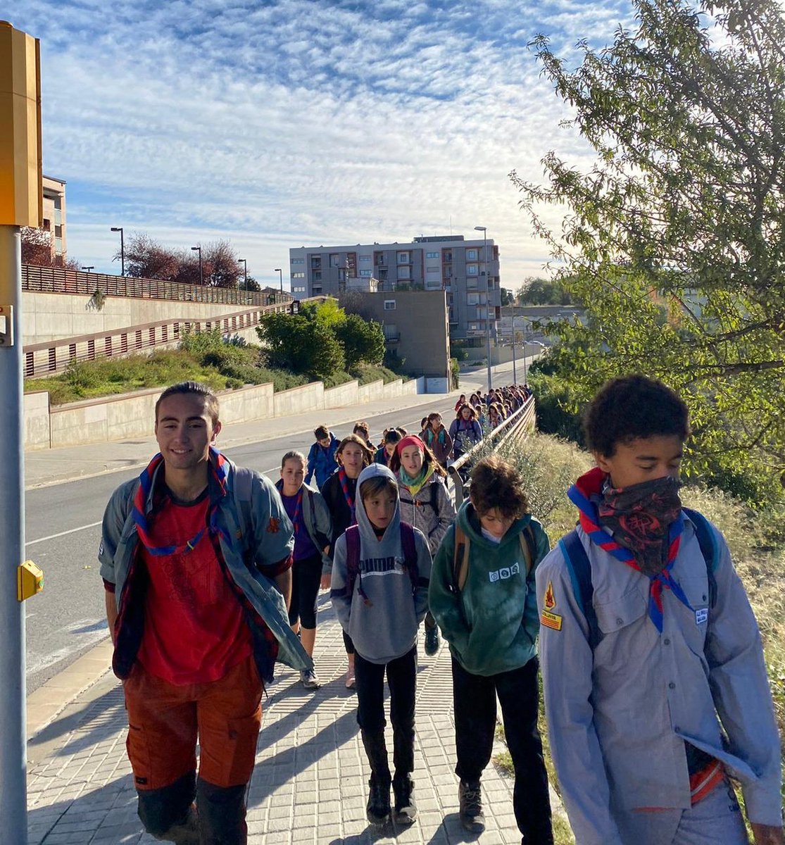 aelaflama_igd's tweet photo. Excursió, joc, dinar dels Róvers, sobretaula en família... Quina manera tan fantàstica de gaudir de la castanyada! https://t.co/6jPXgiugg6