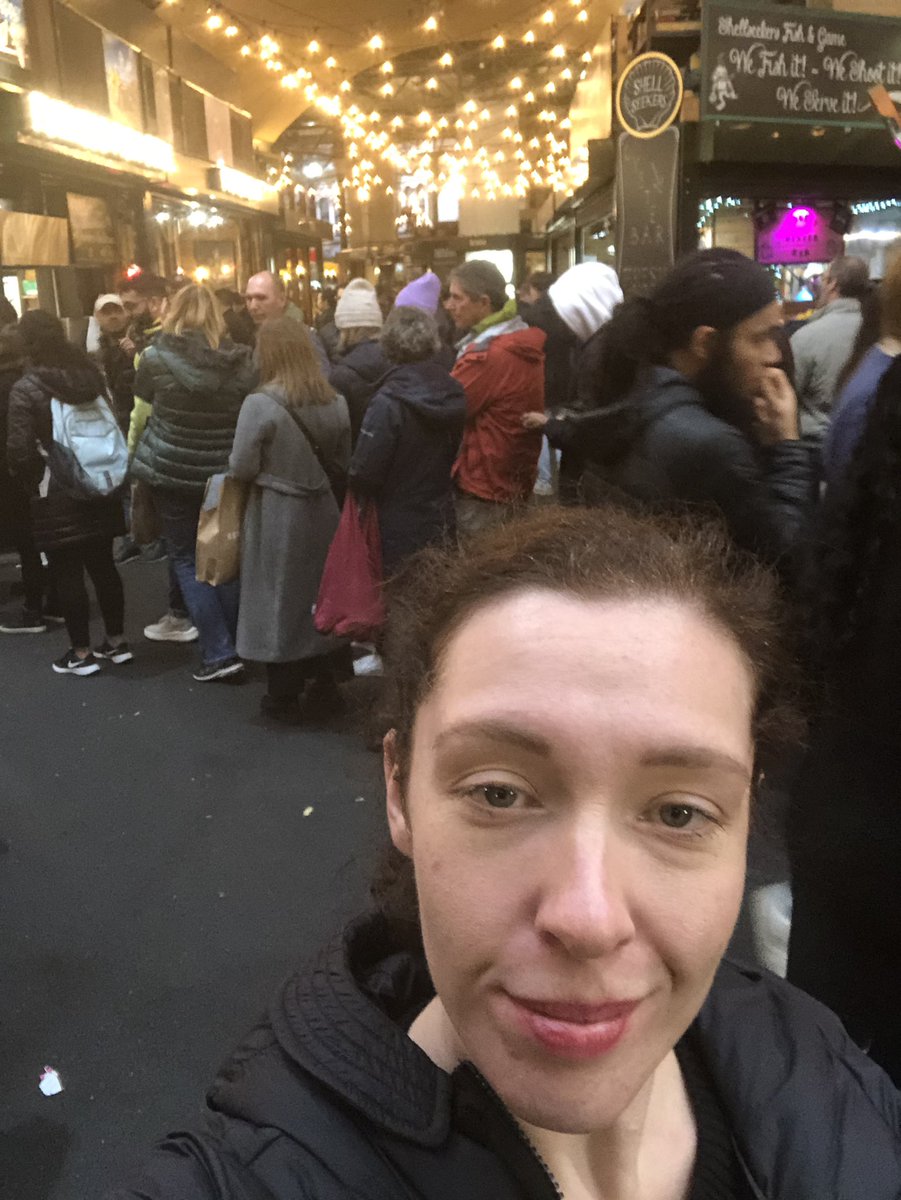 JenDigsStuff's tweet photo. Borough Markets are my new favourite place. #london #travel #markets #fudge #mulledcider #cheese #somuchcheese https://t.co/gUrYqexgZo