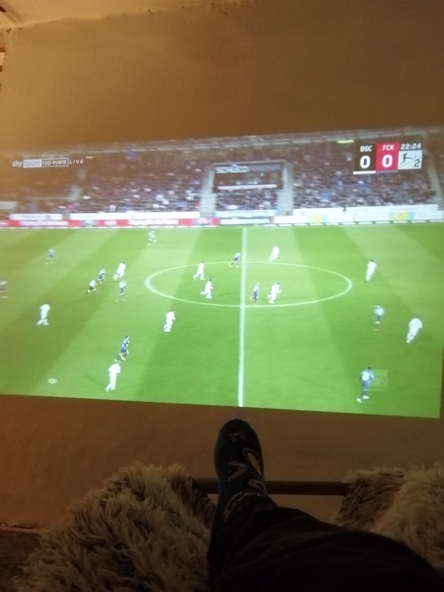 Kann man sich so in etwa den Kölner Keller vorstellen? 🤔 #betze #DSCFCK