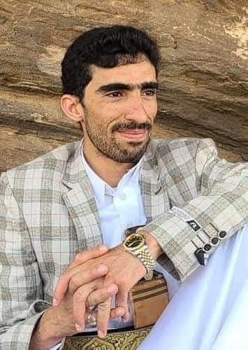 انا لله وإنا إليه راجعون.
ببالغ الاسى بلغنا نباء وفاة السيد احمد عبدالملك عبدالكريم الحوثي الذي توفي اثر حادث اليم هو ومرافقيه وبهذا المصاب الجلل نتقدم بالتعازي والمواساة الى السيد عبدالملك الحوثي وكافة آل الحوثي تغمد الله الفقيد بواسع رحمته والهم اهله وذوية الصبر والسلوان