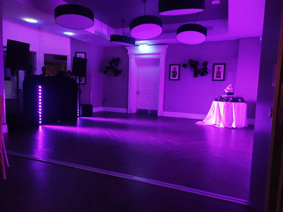 FunkyFeetDJ's tweet photo. Your DJ awaits. Looking to rock-et on bonfire night.
#robkatesdj https://t.co/ythgyDSdWy