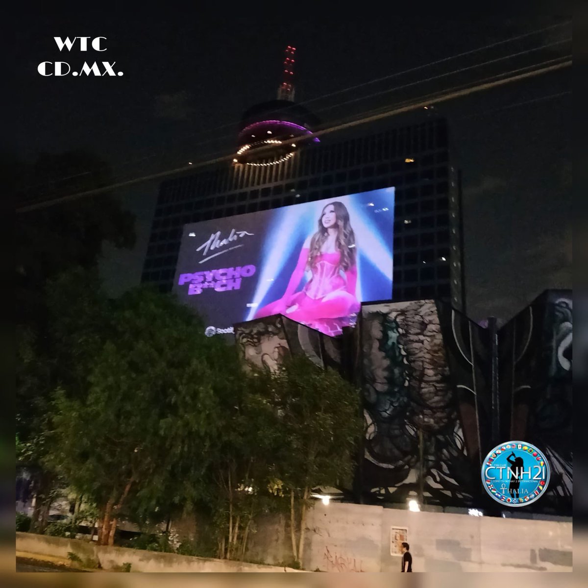 gabooss76's tweet photo. Nuestra reina @thalia en espectacular del WTC de CDMX. Promo de su nueva rola #PsychoBitch 💃🏻🕺🏻💜❤️‍🔥

Psycho Bitch ➡️ https://t.co/pSKSGgho7H

#Thalia #CTNH2I @sonymusic @sonymusicmexico @thalia_fcctnh2 https://t.co/kWGeEFTFGd