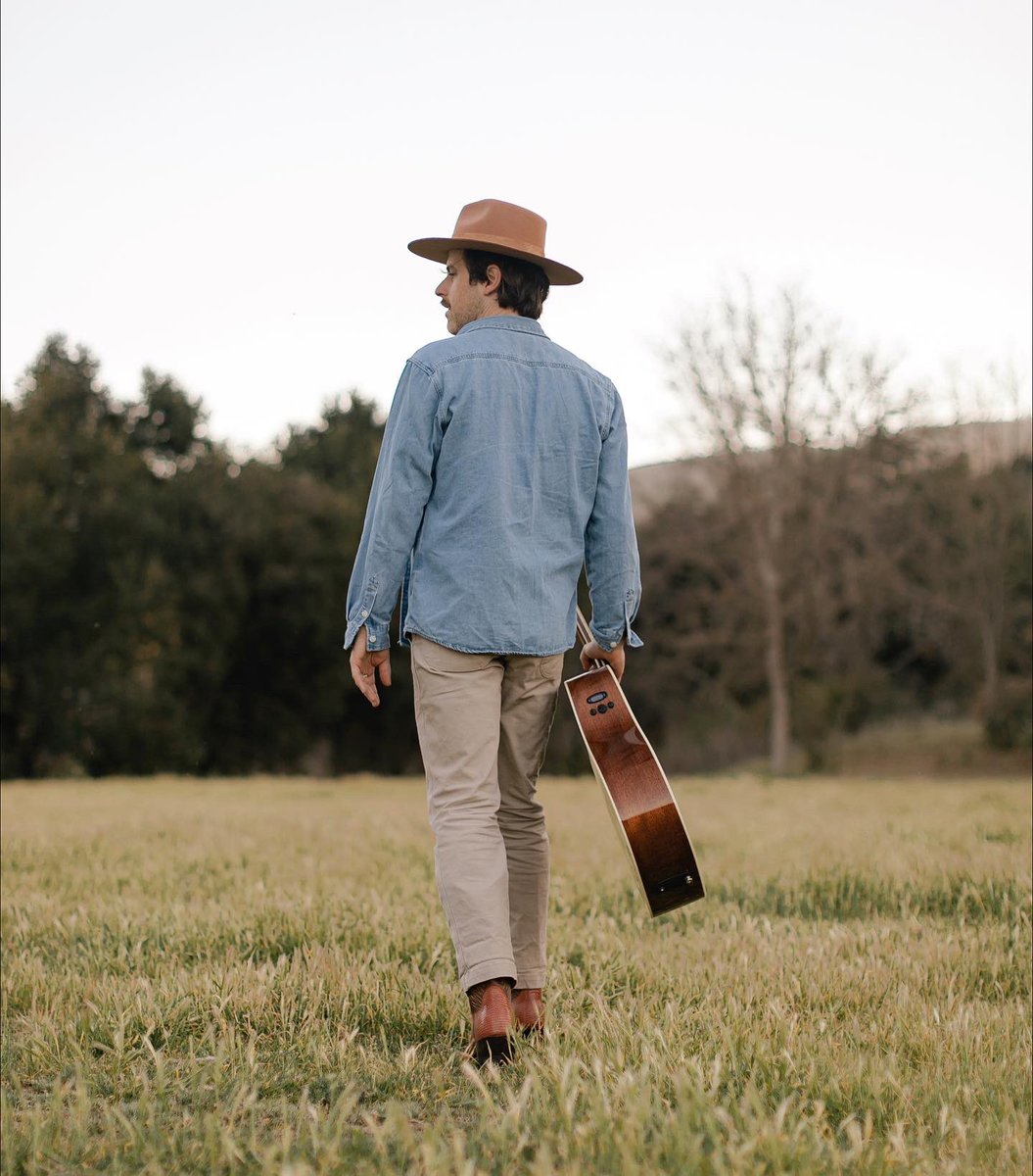 we’re at almost 100 presaves for ‘canyon song’ already which is amazing! 🙌🏻 help me reach more people with this release and save it at the link below, it would make my day! xo ffm.to/canyonsong