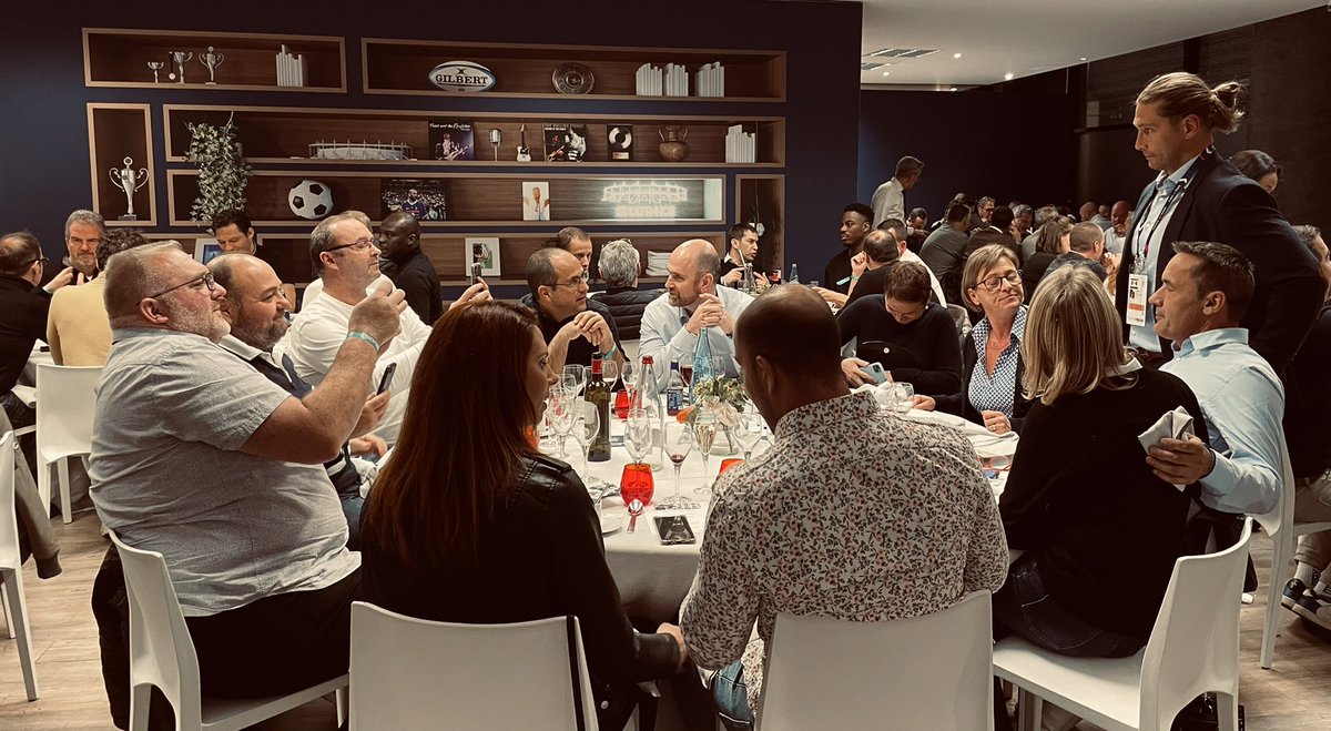 Les invités profitent du salon Infront avant le match de l’@autumnnations, <a href="/FranceRugby/">France Rugby</a> vs <a href="/wallabies/">Wallabies</a> #Infront #Hospitalités #StadeFrance #AgenceOfficielle