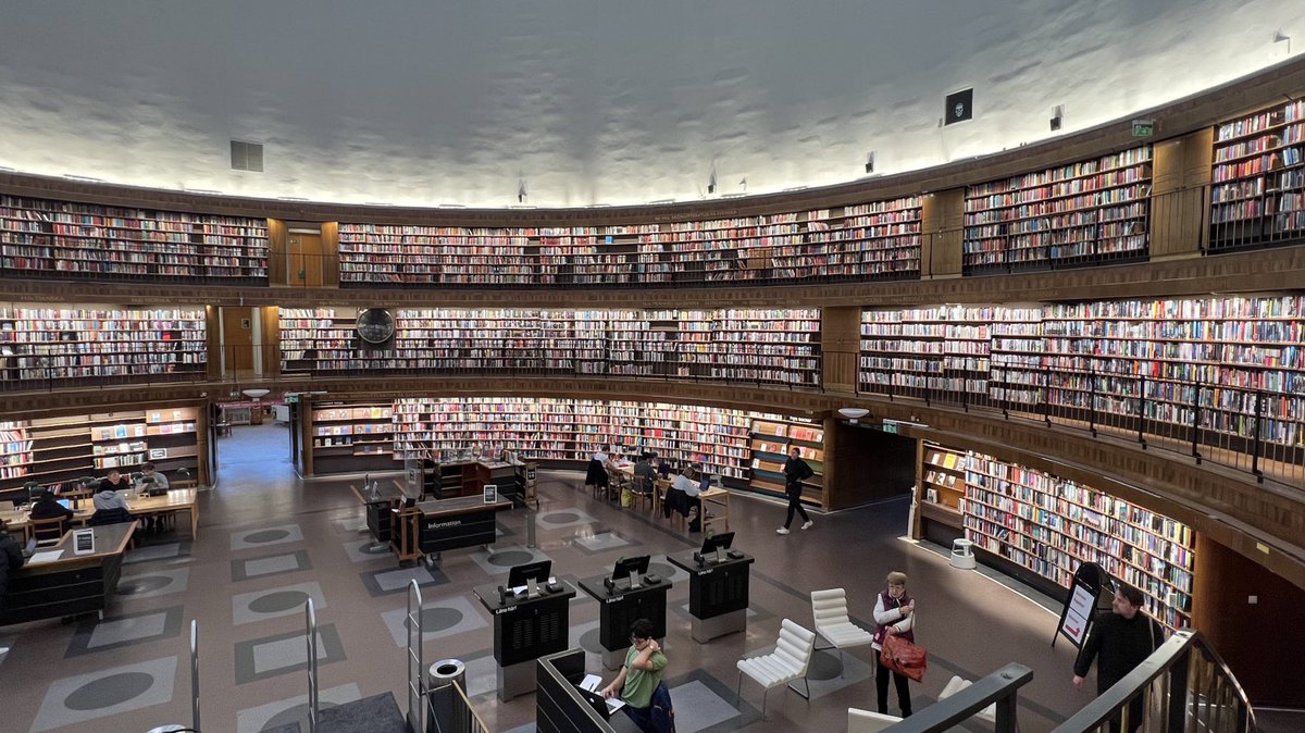 gperticara's tweet photo. Stockholms Stadsbiblioteket https://t.co/mWbxFSF46L