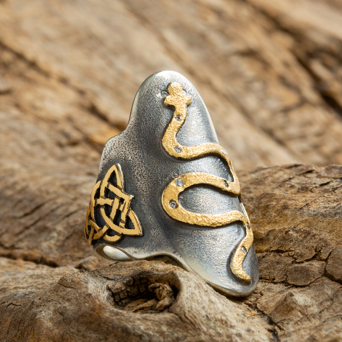 CelticJewelrySF's tweet photo. 2/2 This ring is entirely handmade out of Sterling Silver and Fair Trade Gold, and set with Recycled Diamonds.

Explore all Serpent designs on our sister site, here >> https://t.co/58Uatv63CM

#CelticJewelry #CelticSerpentRing https://t.co/5Vo5yNCOaE
