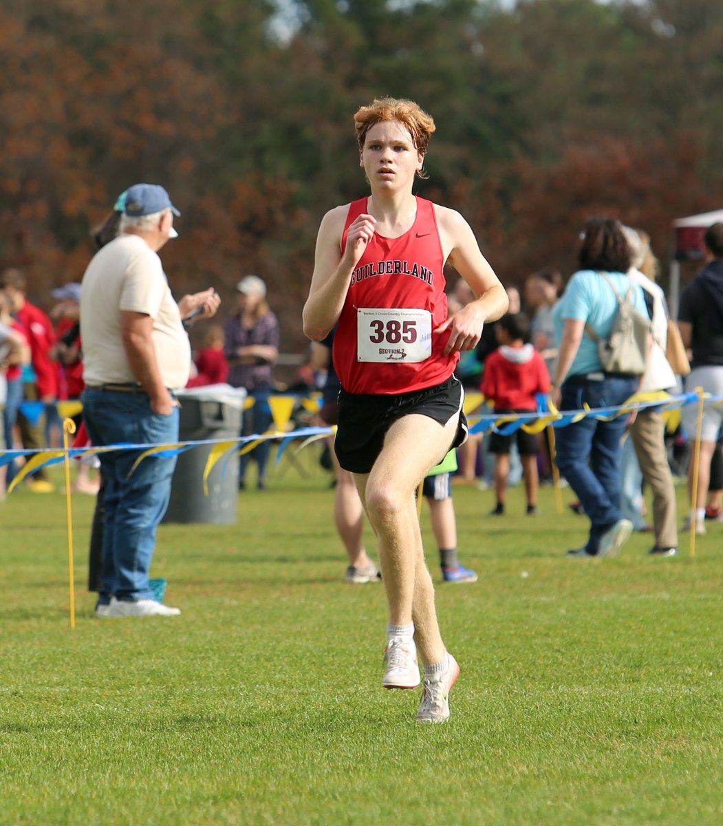 Mike_Photograph's tweet photo. Voorheesville's Mason Curl qualifies for states in Class D finishing 3rd, while on the girls side, they won the sectional title in Class D. Guilderland's Addison Vellakoop qualified in Class A finishing 10th. @theAEnews @GoDutchAthletix @GLandTrack @GuildBoysRun https://t.co/yp52ABZAWX