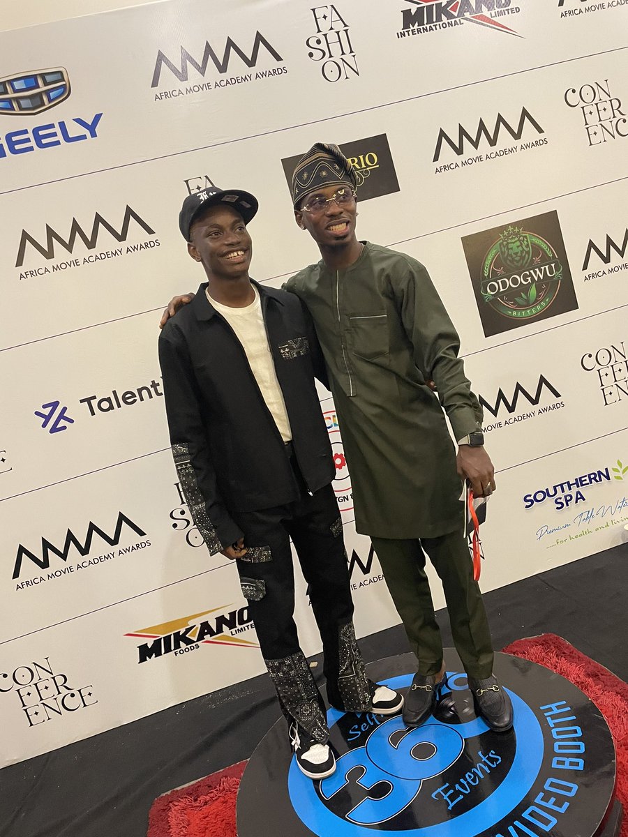 AyodejiMakelemi's tweet photo. Nifemi and I honored to have been one of the brand organizers for @AMAAWARDS #WaventAfrica #Mapsmile  
@HassanSZNN thank you G ✨ https://t.co/Fh6FZwZhc6