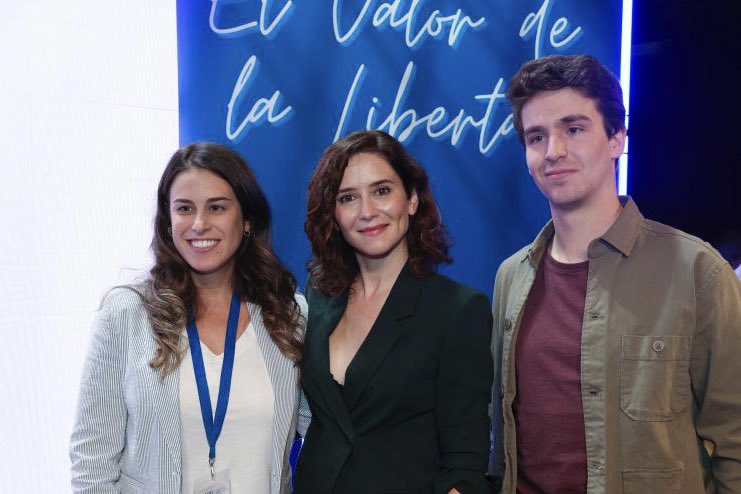 ialonsoluna's tweet photo. Ahora sí que #LlegóLaHora. @Idancausa creo que ya te he dicho todo, pero una vez más darte la enhorabuena y desearte lo mejor en esta nueva etapa. Muchas gracias por tus bonitas palabras y aquí siempre tendrás una amiga y un apoyo como lo eres tú para mí 💙 https://t.co/6kguYchllj