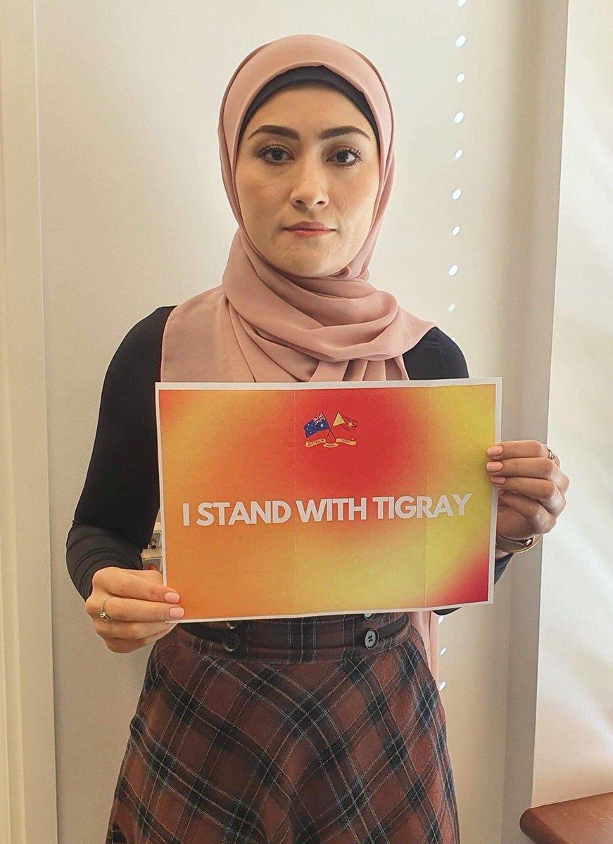 estagidia's tweet photo. وقتي ميگم زني كه حجاب داره، هنوز حقوق اوليه خود را نفهميده، “محجبه ها نبايد نماينده سياسي يك ملت شوند”، اينها جرات نجات خود از اسارت را ندارند چطور حامي حقوق شما باشند؟ بجاي فكر كردن جبهه ميگيريد نتيجه اش ميشود اين: بخوريد نوش جان! #StopHazaraGenocide https://t.co/r4vo1HrBfz