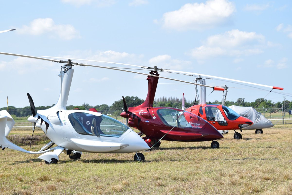 SunnFunFlyIn's tweet photo. Can you identify these helicopters from #SNF17? https://t.co/HPvnt5i2up
