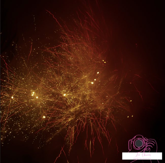 Happy guy Fawkes day everyone. Decided to take the camera to one of my local displays tonight and this was the outcome! 💗