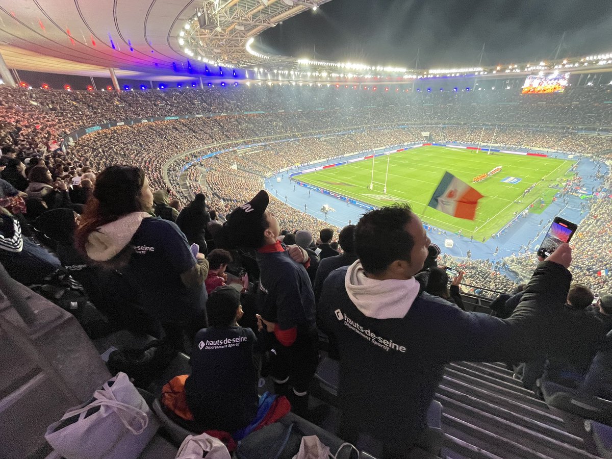 #SportPourTous 🏉 
Le Département a invité ce soir 100 jeunes suivis par l'#ASE des #HautsdeSeine à assister au match <a href="/FranceRugby/">France Rugby</a> 🆚 Australie au <a href="/StadeFrance/">Stade de France</a>, afin de leur permettre de vivre les belles émotions du #sport de haut-niveau. 
#DépartementSolidaire