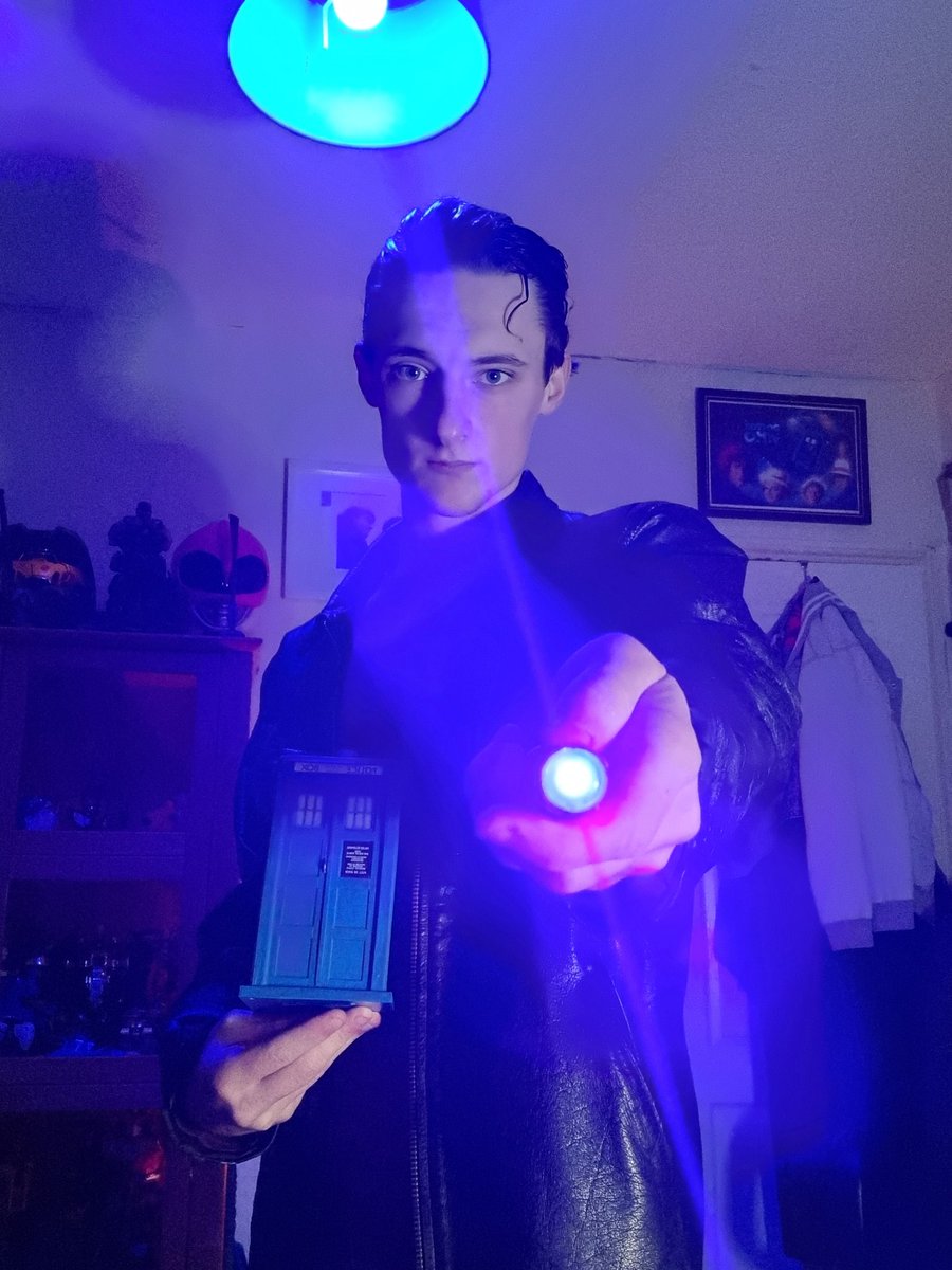 EclipseKn1ght's tweet photo. Just you average time traveler https://t.co/8CCSfdFu8z