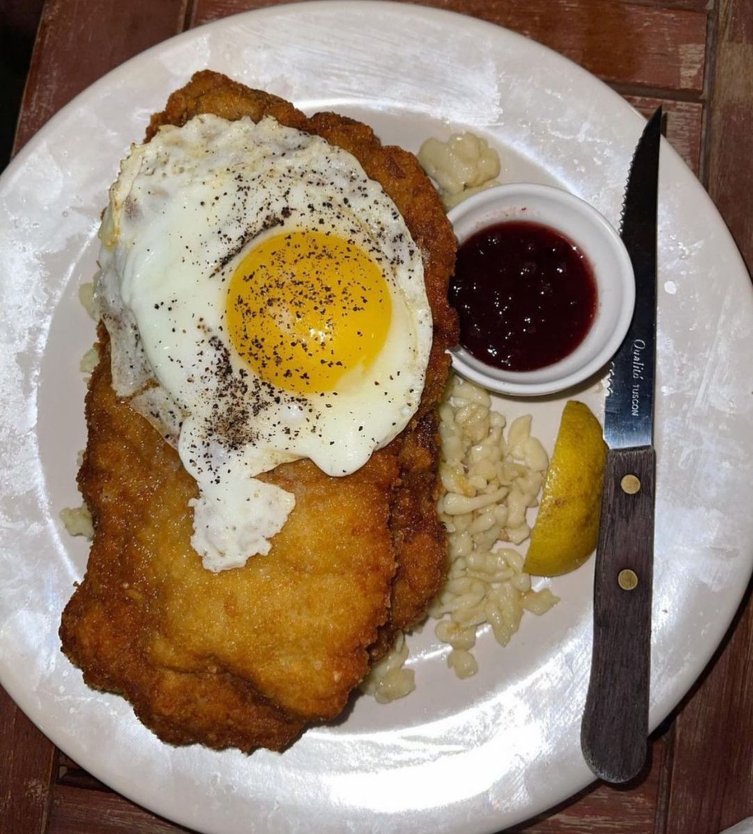GlunzTavern's tweet photo. It’s a Schnitzel kind of night. Breaded veal, spätzle, lingonberry & topped with a sunny-side up egg 🍳
#oldtownchicago #glunz #glunztavern #houseofglunz #schnitzel #sunnysideup #eggs #spatzle #chicago #chicagorestaurants #chicagofood #chifoodi #chicagofoodie #chicagoeats https://t.co/ehJxG8hJA3
