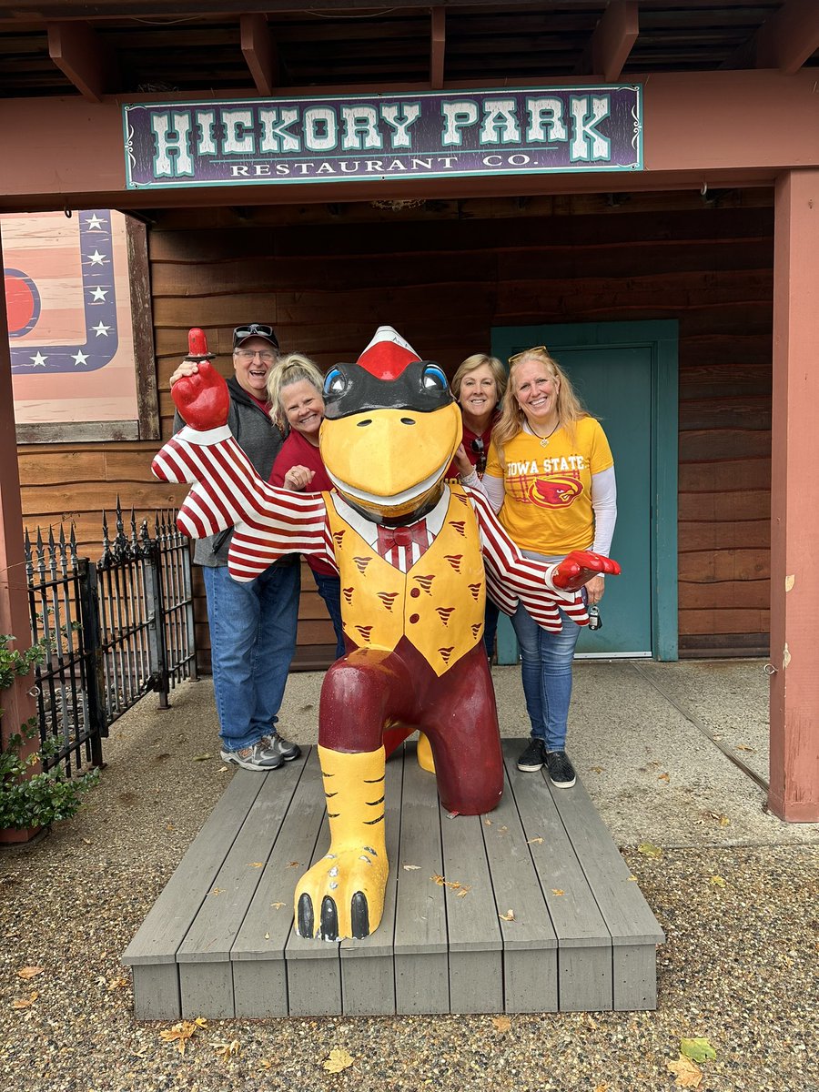 mpmlciowa's tweet photo. Cousins from Georgia here for the game!   #cyclonenation https://t.co/ZutD1Lp8HD
