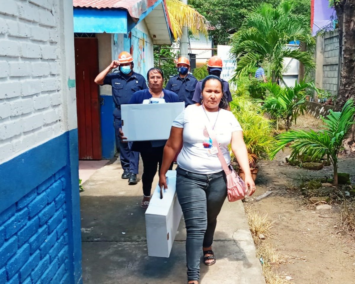 🗳#EleccionesSoberanas2022 | Avanza traslado de Material Electoral a los Centros de Votación, de los 153 Municipios del País 🇳🇮 
¡Con tu voto vos decidís! ☑