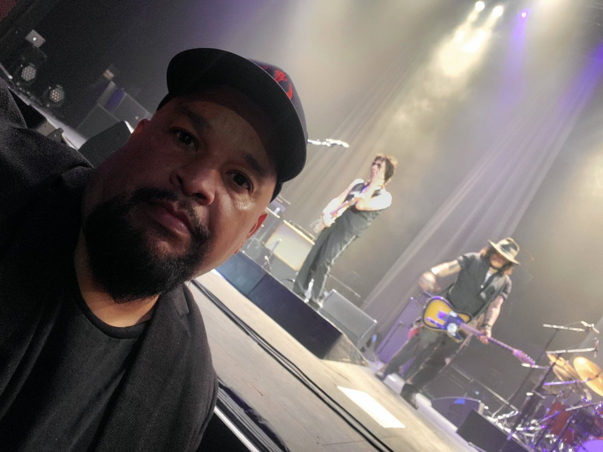 nerdlecca's tweet photo. Me and those Johnny Depp and Jeff Beck guys! LOL https://t.co/nwMAfGVtNj