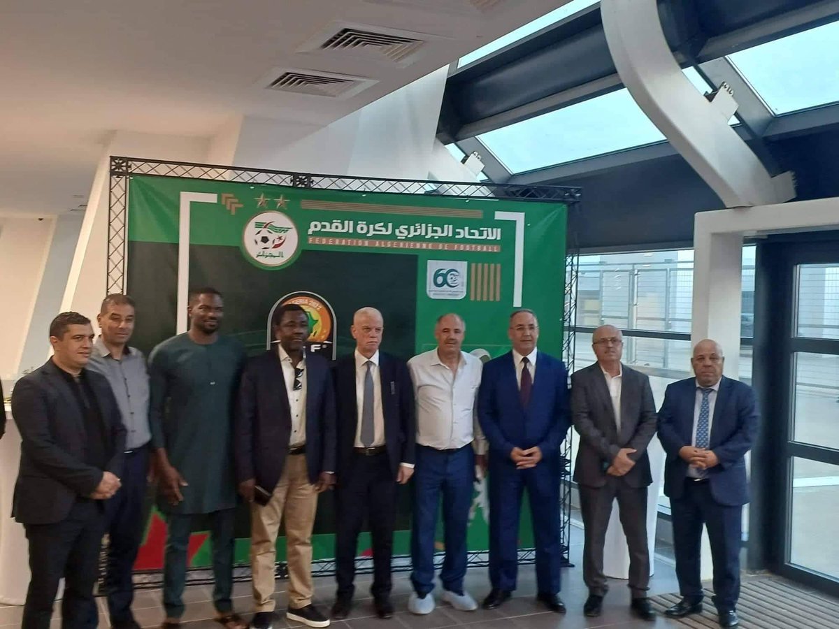 AlGSCCR's tweet photo. Le secrétaire général de la CAF, Veron Mosengo 🎙: 

"Les stades en Algérie sont de première classe et très luxueux. Nous remercions le président Tebboune pour ce qu'il propose, et je suis heureux et satisfait de ce que j'ai trouvé et de ce que j'ai vu."
#Algeria #CAF https://t.co/DapCNtntee