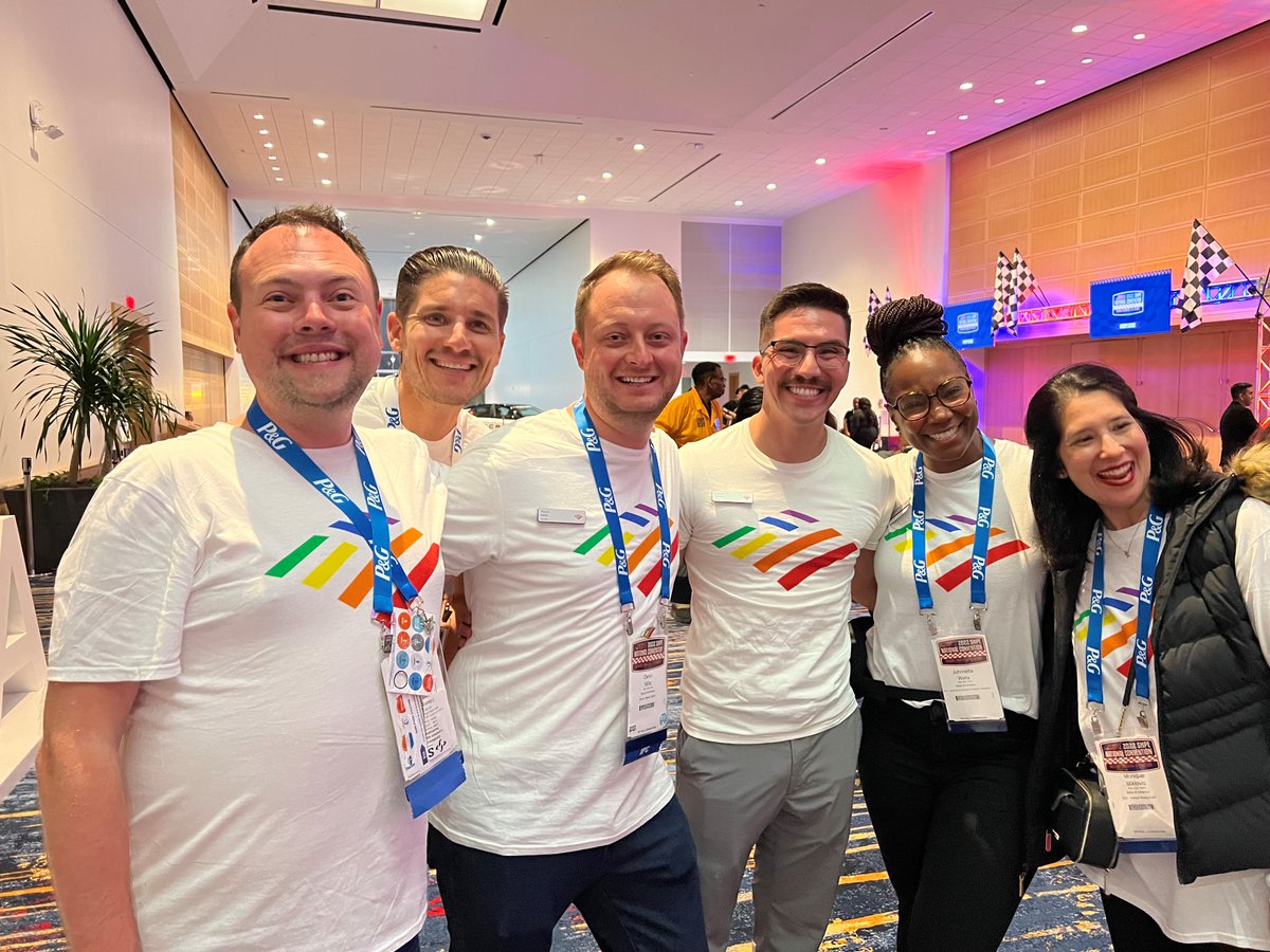BofA_Careers's tweet photo. Missed @BankofAmerica yesterday at the @SHPE convention? Be sure to stop by today to learn about our opportunities! #SHPEFamilia #HispanicsinSTEM #BofATech https://t.co/FTvNtzp9PX https://t.co/pyAczu6dMT