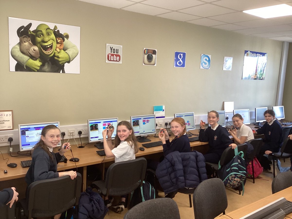 stvdundalk's tweet image. We were delighted to welcome 6th class students from St Mary’s NS Knockbridge for a coding workshop before the midterm break. Our 5th year computer science students led the workshop using Microbits & students also learned how to make music using fruit!! #codeweek2022 #eucodeweek