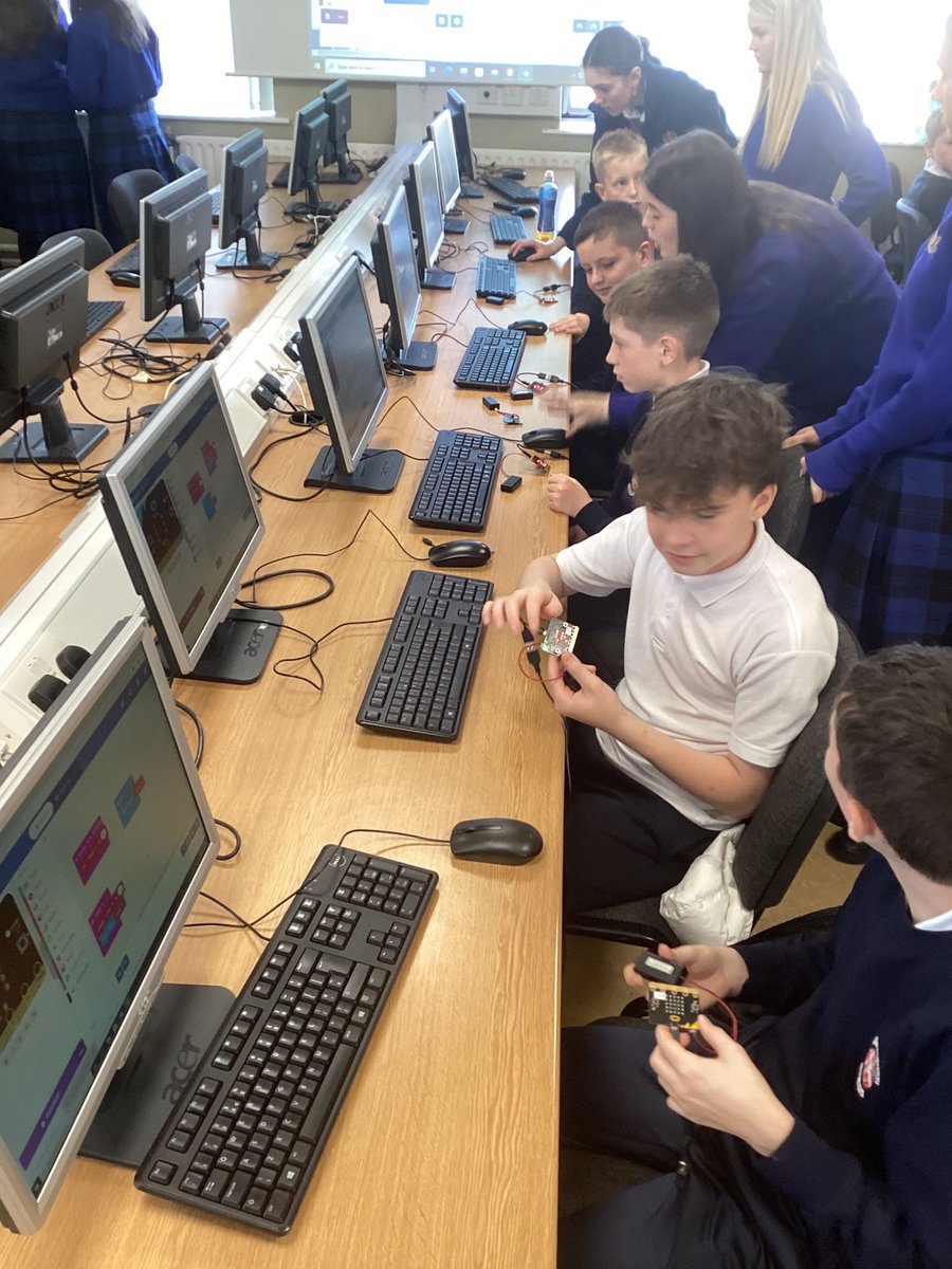 stvdundalk's tweet image. We were delighted to welcome 6th class students from St Mary’s NS Knockbridge for a coding workshop before the midterm break. Our 5th year computer science students led the workshop using Microbits & students also learned how to make music using fruit!! #codeweek2022 #eucodeweek