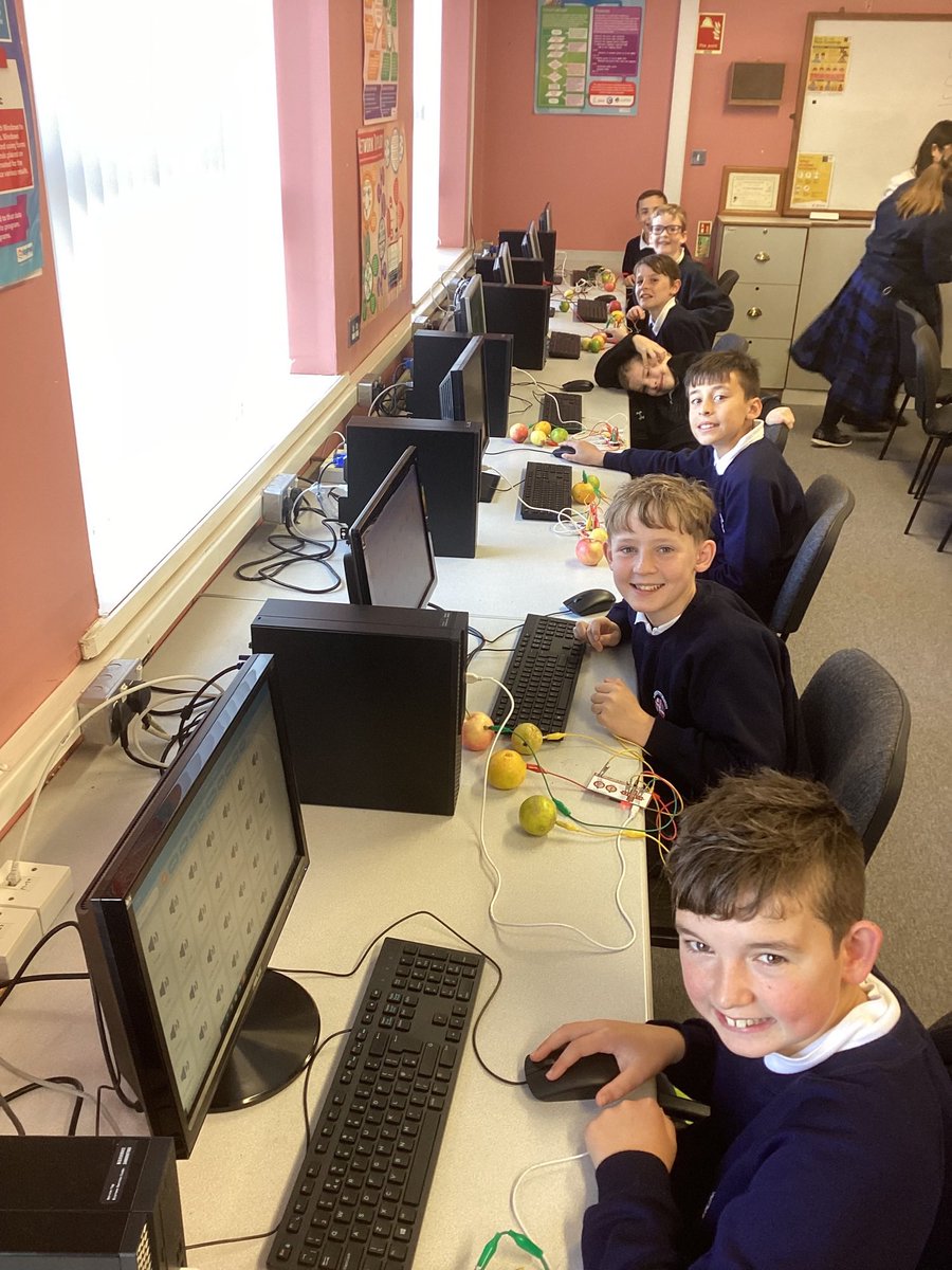 stvdundalk's tweet image. We were delighted to welcome 6th class students from St Mary’s NS Knockbridge for a coding workshop before the midterm break. Our 5th year computer science students led the workshop using Microbits & students also learned how to make music using fruit!! #codeweek2022 #eucodeweek