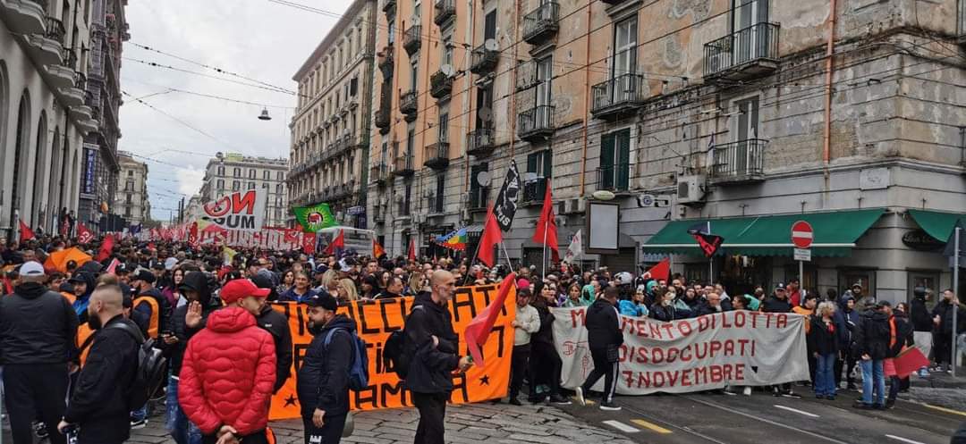 Glomeda1's tweet photo. Dopo la manifestazione del #15Ottobre ad Ancona anche dalle Marche a #Napoli per una grande manifestazione contro il carovita, il caro bollette, le devastazioni ambientali e guerra.
Basta pagare!
#5N #5novembre #BastaPagare #nonpaghiamo #MoBast #StopWar https://t.co/jEDMwkD7U5