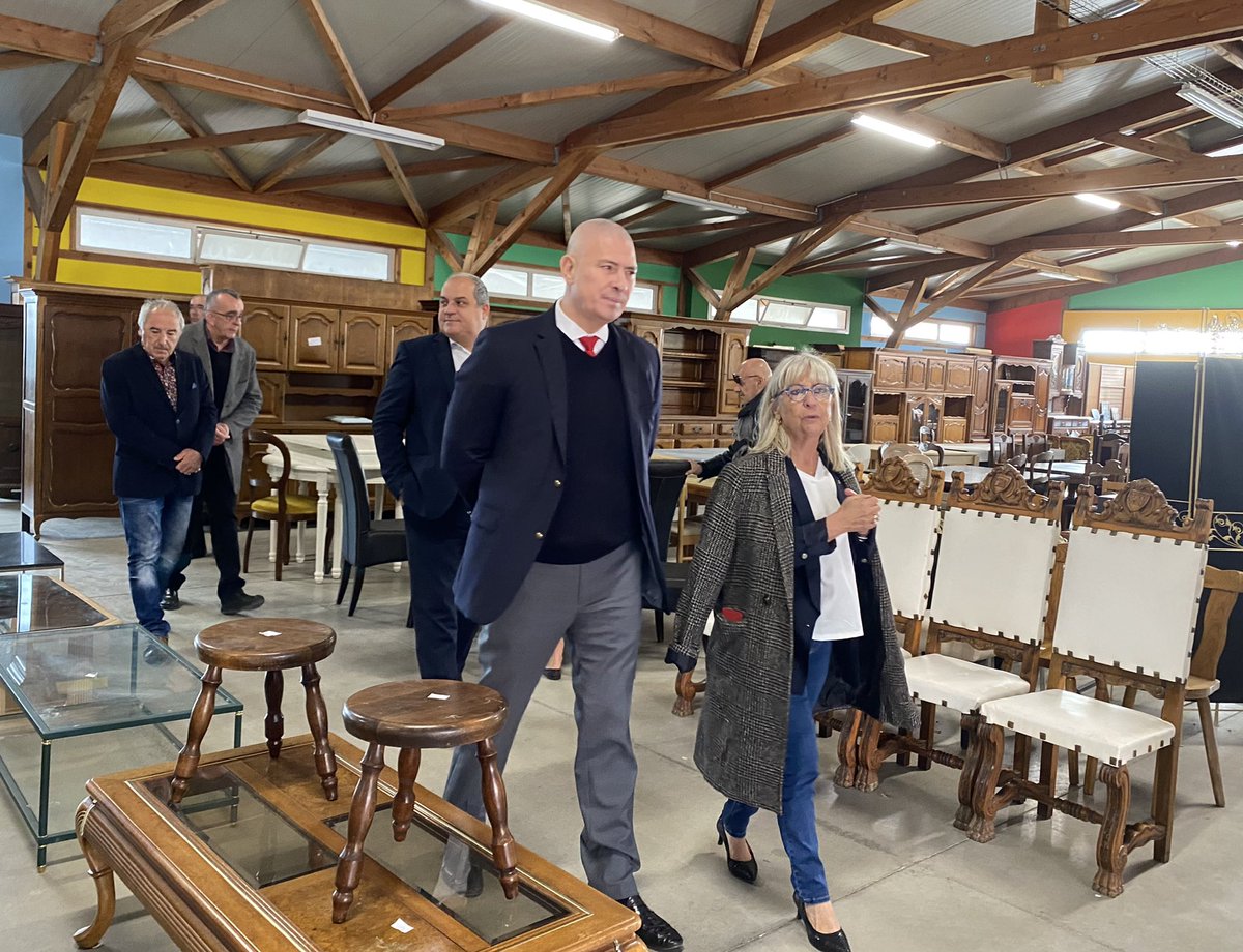 🤝 Visite de la communauté Emmaüs  #Montpellier St Aunès ⤵️
Fondée en 1976 elle regroupe auj 100 personnes, de 25 nationalités (compagnons bénévoles &amp; salariés).
♻️Autonome grâce aux dons et au travail des compagnons qui trient, réparent et donnent une seconde vie aux articles 👍