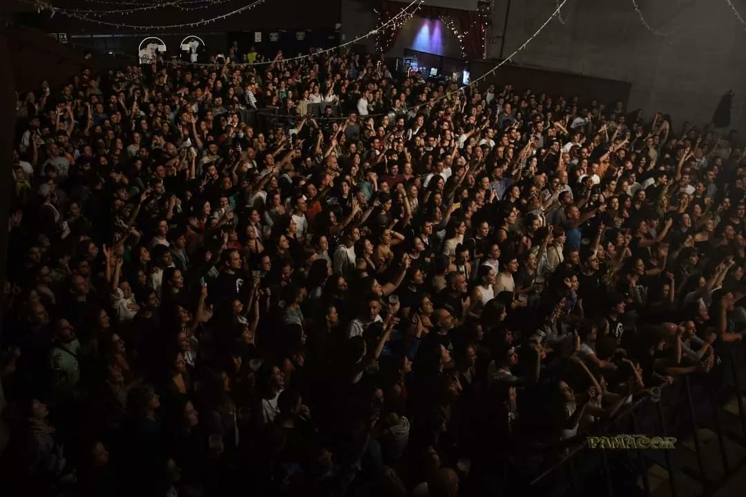 Fotos Paloma Pamacor Paloma Matías (@pamacor19) on Twitter photo Una imagen vale más que mil palabras, sensacional concierto de <a href="/estoesLaMODA/">La M.O.D.A. 𐁇</a> ayer en el <a href="/SantanderEscena/">EscenarioSantander</a> arrasó, hoy doblete de nuevo con el cartel de entradas agotadas.
Reportaje en Facebook Fotos Paloma Pamacor y en instagram fotospaloma_pamacor Una imagen vale más que mil palabras, sensacional concierto de <a href="/estoesLaMODA/">La M.O.D.A. 𐁇</a> ayer en el <a href="/SantanderEscena/">EscenarioSantander</a> arrasó, hoy doblete de nuevo con el cartel de entradas agotadas.
Reportaje en Facebook Fotos Paloma Pamacor y en instagram fotospaloma_pamacor