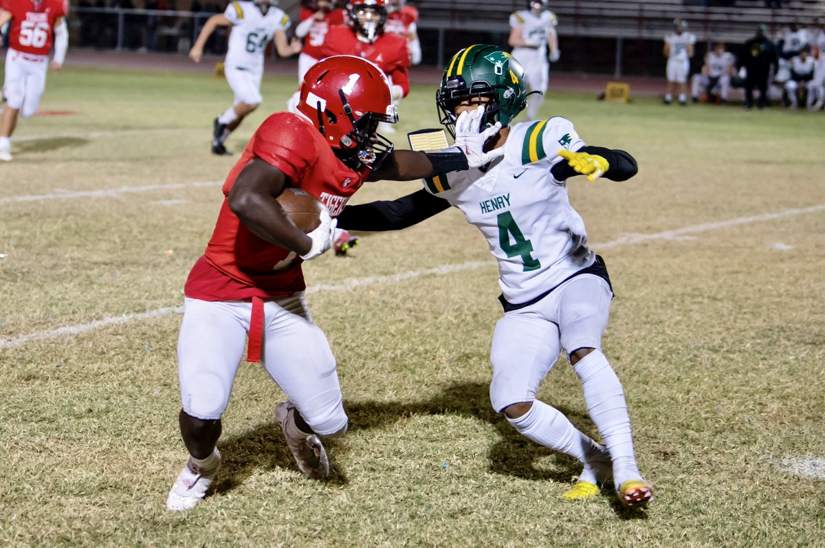 The #Imperial High #football team jumped on top of Patrick Henry of San Diego early and beat the Patriots, 35-7, in the opening round of the #CIF-#SanDiegoSection playoffs at Shimamoto-Simpson Stadium on Friday, Nov. 4.
calexicochronicle.com/2022/11/05/foo…