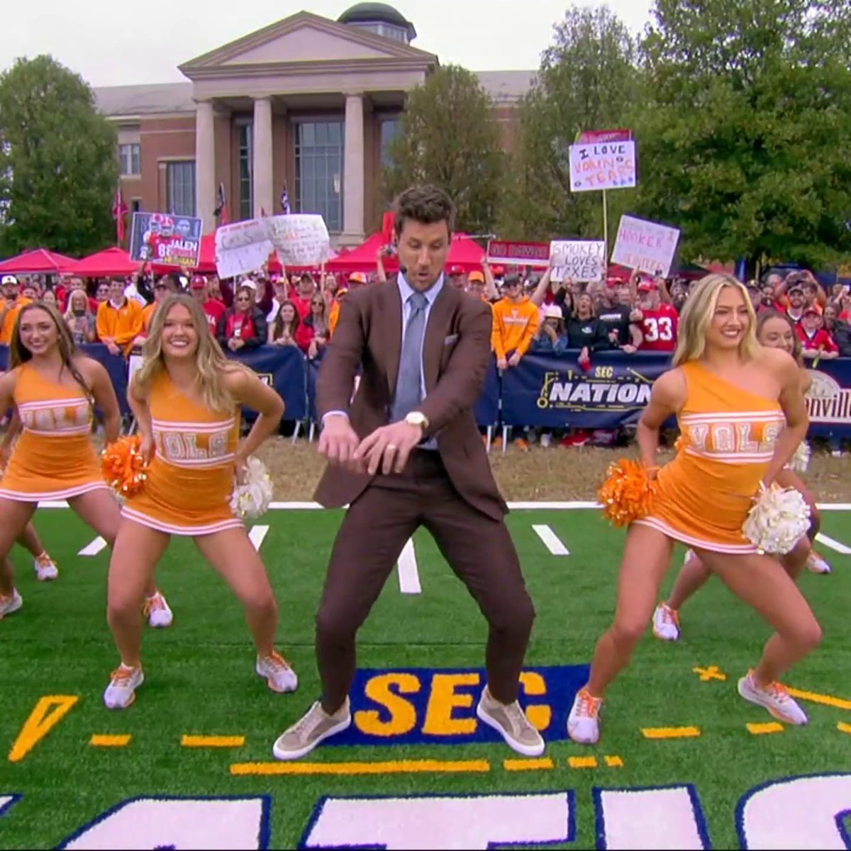 sec-network-on-twitter-jrodgers11-at-center-stage-with-utdanceteam