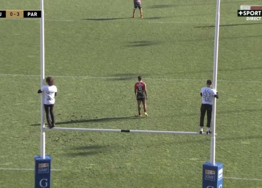 cheztontontlse's tweet photo. - Attention jeunes gens, l’épreuve va maintenant se compliquer…On va désormais pour vos départager vous passer l’intégralité du début de saison de l’UBB!

#STSFP 🔴⚫️ https://t.co/c6nPU1tQyb
