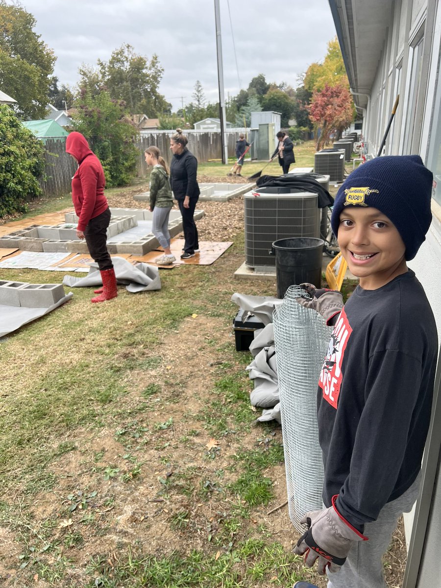 jaden_solis9's tweet photo. Good day to build a garden for my school ♥️ #wilsonrams https://t.co/QnLSLqslu4