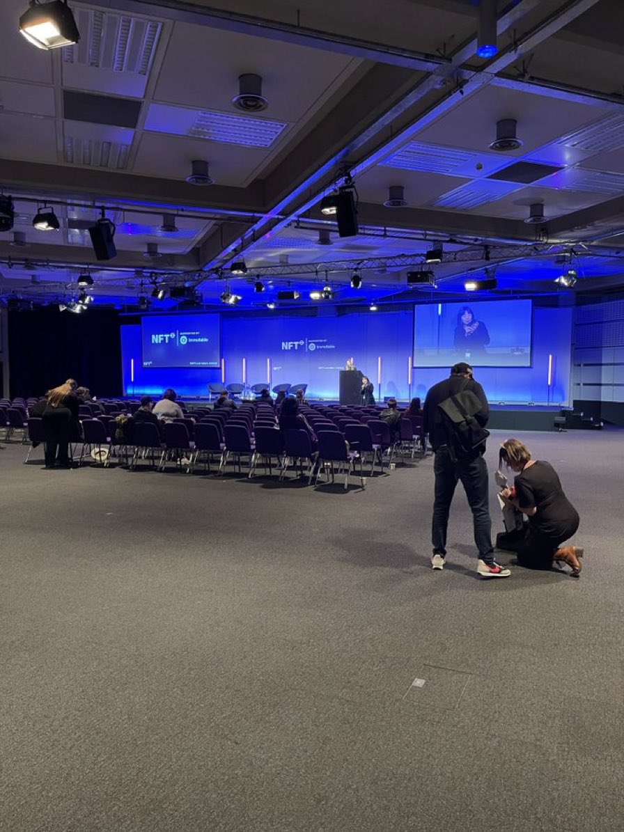Mehdi_Scalify's tweet photo. Je suis à une conférence sur « en quoi $DYDX est supérieur à $GMX ».

PetitPrinceEth, le seul intervenant de la soirée a décidé d’annuler au dernier moment.

La foule est furieuse. https://t.co/SqQKvBzAFB