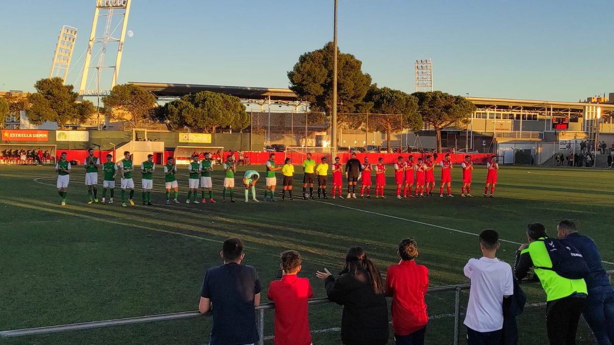 I continua rodant la ⚽ aquesta tarda de #futbolcat ara desde Terrassa partit de #2cat4B el <a href="/CNTfutbol/">CN Terrassa Futbol</a> rep la visita del <a href="/CDMontcada/">CD MONTCADA 💚</a> #seguimfentcami