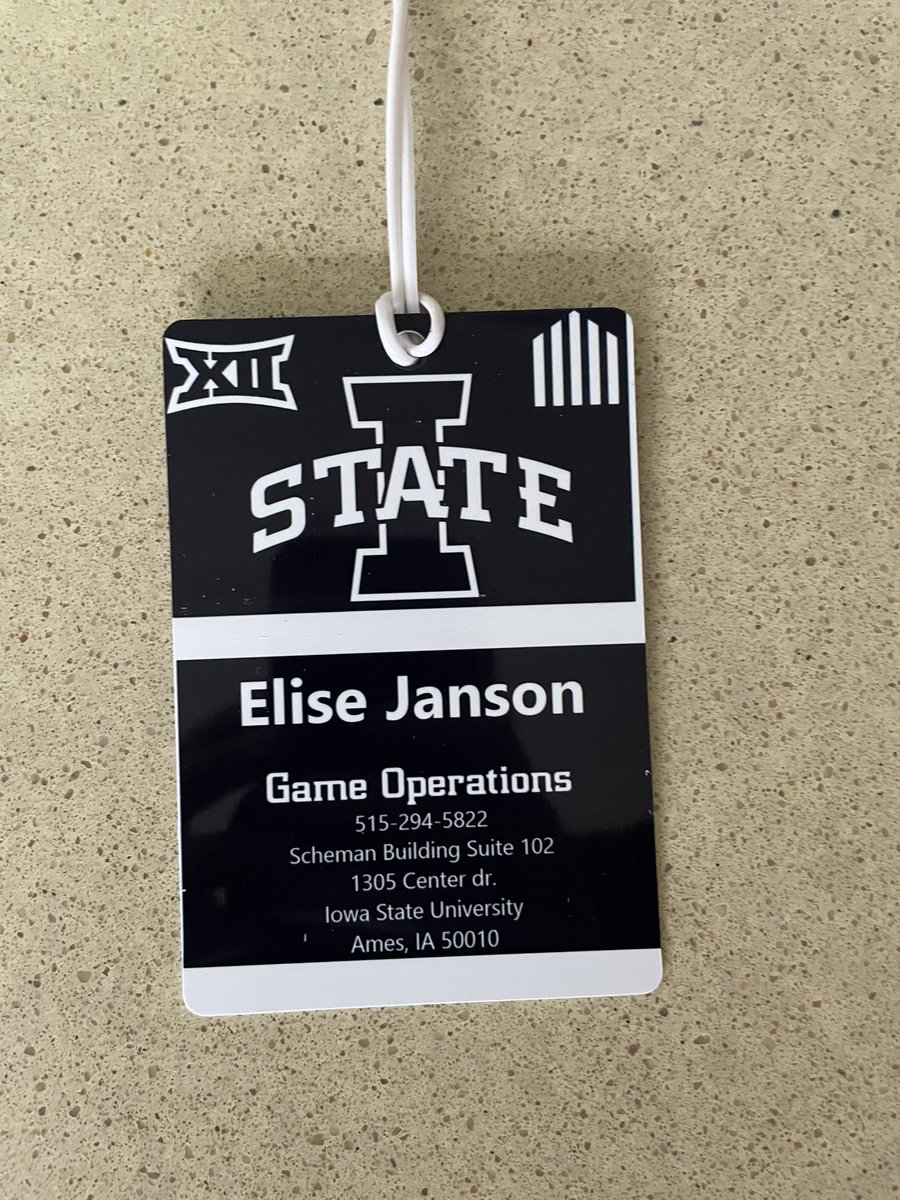 clarkmaclean's tweet photo. Repurposed our credential printer to create some bag tags for #TeamIntern. Printing credentials in house has its perks. 

Look good, feel good, event manage good. That’s how that goes right? https://t.co/a8xMA5wCrj