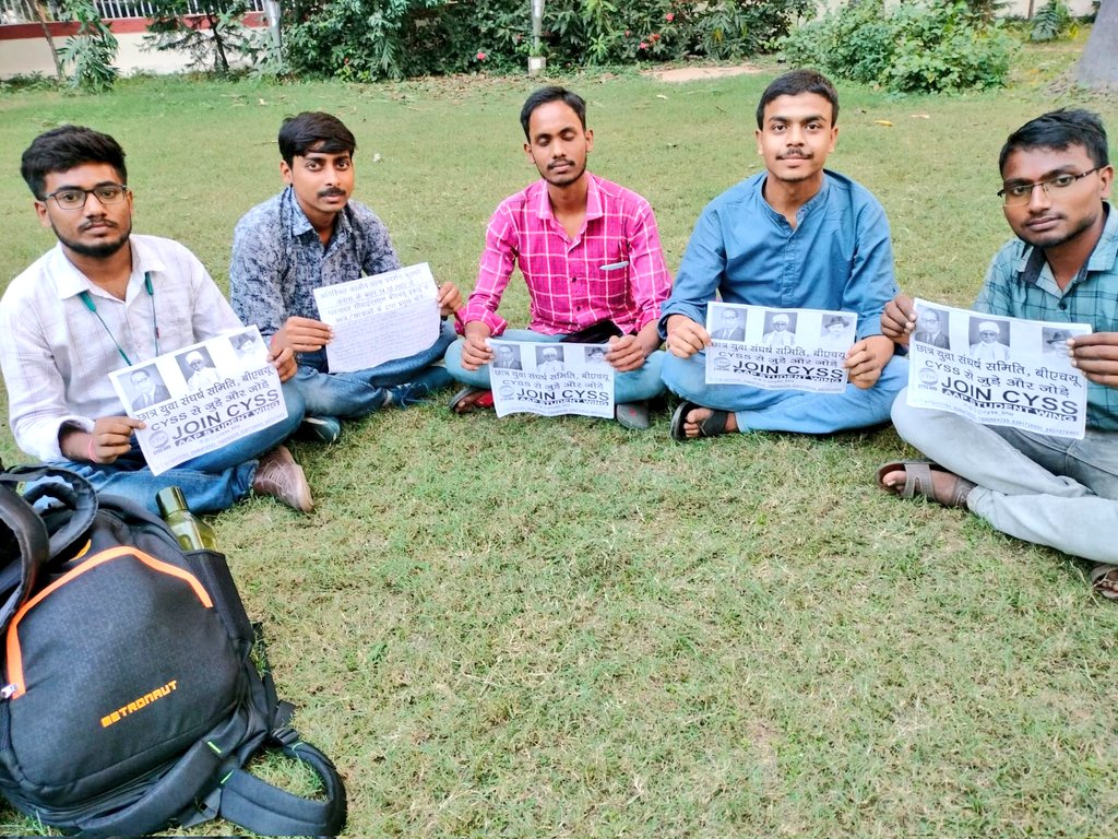 AAPUttarPradesh's tweet photo. अनिश्चितकालीन धरने का 23वें दिन भी संघर्ष जारी है।
जब तक फ़ीस वृद्धि वापस नहीं होती है तब तक @CYSS_BHU इकाई संघर्ष जारी रखेगा।
इसी बीच #CYSS_BHU से जुड़ने के लिए #JOIN_CYSS अभियान भी चलाया गया। https://t.co/qcLpJMQoxt