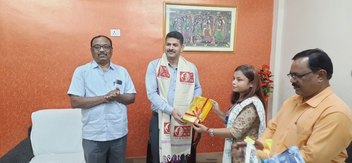NYKBhojpur's tweet photo. District Youth Officer Of Bhojpur Called on Shri R. K. Singh Honorable Energy Minister, Govt Of India along with Executive Director, NYKS @arunednyks. Briefed the Minister about all the Youth Based activities in Bhojpur.

@ianuragthakur @Nyksindia @PIB_Patna @MinOfPower https://t.co/LM3PC5auFS