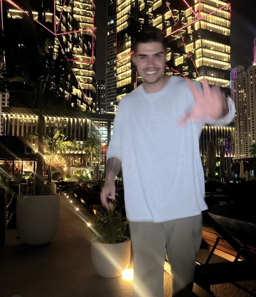 Doğal pozların mükemmel 🖤#bmyfc <a href="/barismrtyagci/">Barış Murat Yağcı</a>