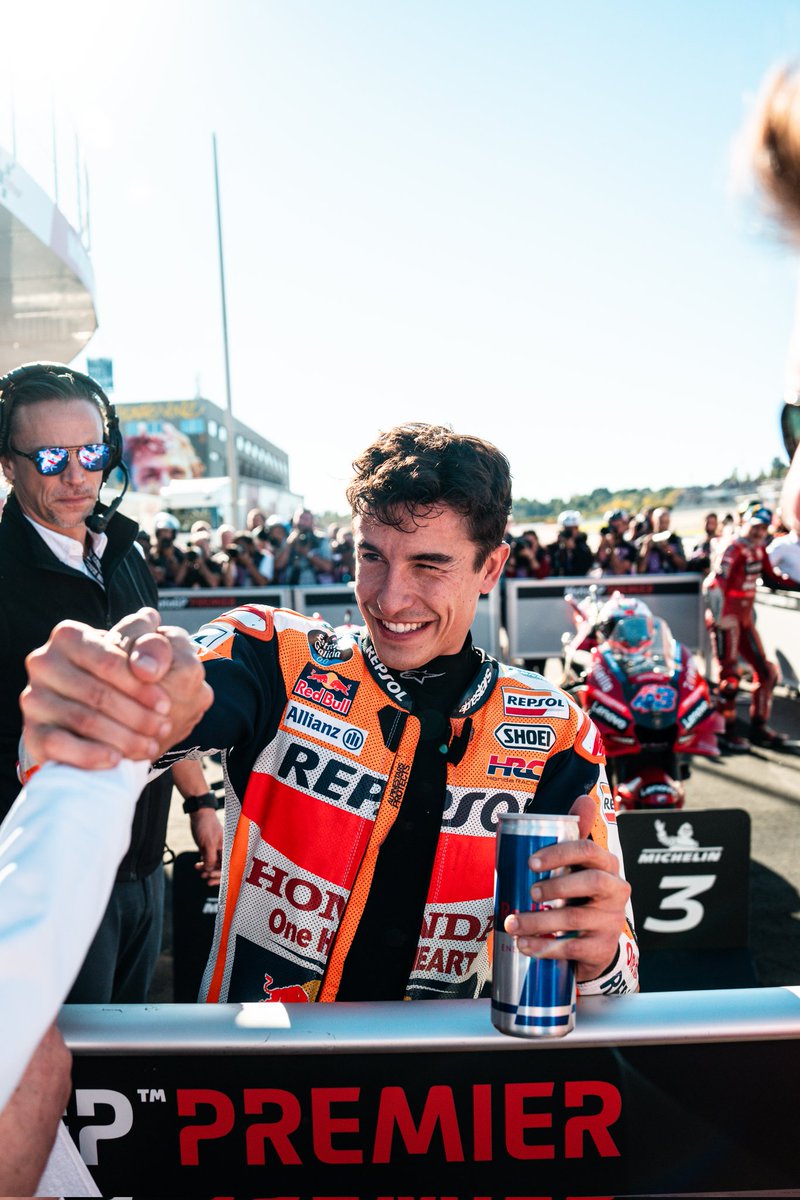 marcmarquez93's tweet photo. P2✅ Hoy tocaba apretar para estar delante y lo hemos conseguido. Mañana será una carrera especial, con ganas de daros un buen espectáculo a todos para cerrar la temporada 🙌🏼🙌🏼
#MM93 #ValenciaGP https://t.co/wGUVLHGXMF