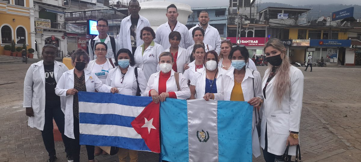 MedicaQuiche's tweet photo. Celebramos 24 años recibiendo amor del pueblo maya del Quiche, la Brigada Medica Cubana en Joyabaj continua desandando veredas, mil veces caminadas, dejando rastros en el blanco que ilumina el iris del índigo de nuestra Guatemala. #24añosBMCGuatemala #CubaPorLaSalud #CubaCoopera https://t.co/glLo9olFmK