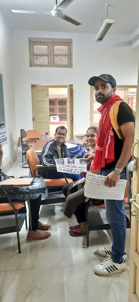 amitkiawaz's tweet photo. अनिश्चितकालीन धरने का 23वें दिन भी संघर्ष जारी है।
जब तक फ़ीस वृद्धि वापस नहीं होती है तब तक @CYSS_BHU इकाई संघर्ष जारी रखेगा।
इसी बीच #CYSS_BHU से जुड़ने के लिए #JOIN_CYSS अभियान भी चलाया गया। https://t.co/YwcssATjwY