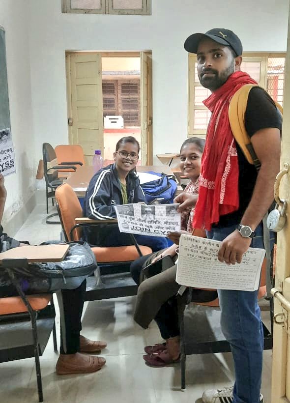 ASAPUP4Student's tweet photo. अनिश्चितकालीन धरने का 23 वें दिन भी संघर्ष जारी है।
जब तक फ़ीस वृद्धि वापस नहीं होती है तब तक @CYSS_BHU इकाई संघर्ष जारी रखेगा।
इसी बीच #CYSS_BHU से जुड़ने के लिए #JOIN_CYSS अभियान भी चलाया गया। https://t.co/OHZ4JHfhmc